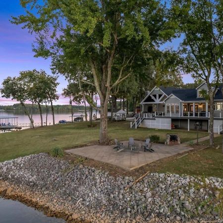 Rare Find Best Lot With Dock And Views On Lake Winchester Ngoại thất bức ảnh