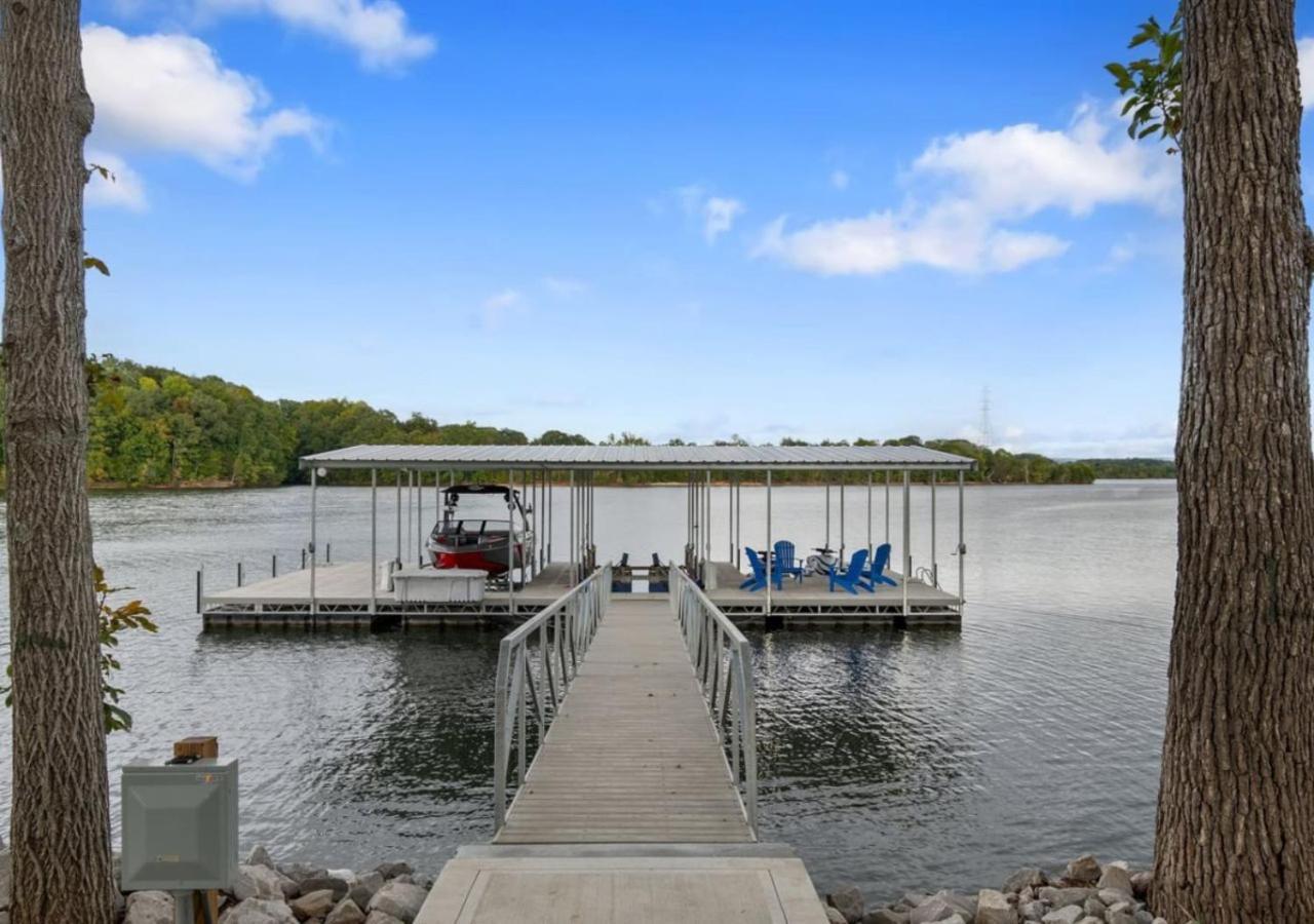 Rare Find Best Lot With Dock And Views On Lake Winchester Ngoại thất bức ảnh
