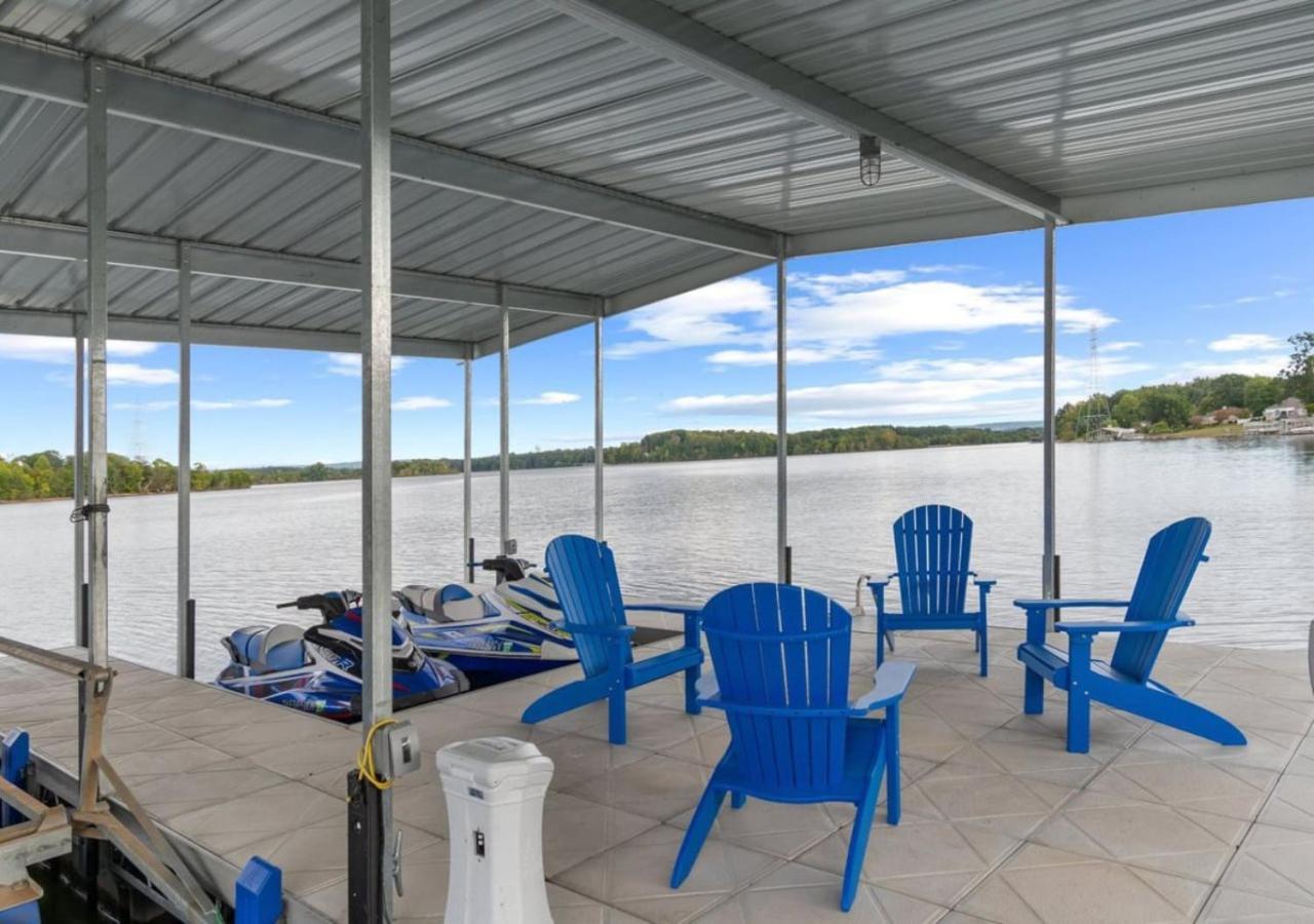 Rare Find Best Lot With Dock And Views On Lake Winchester Ngoại thất bức ảnh